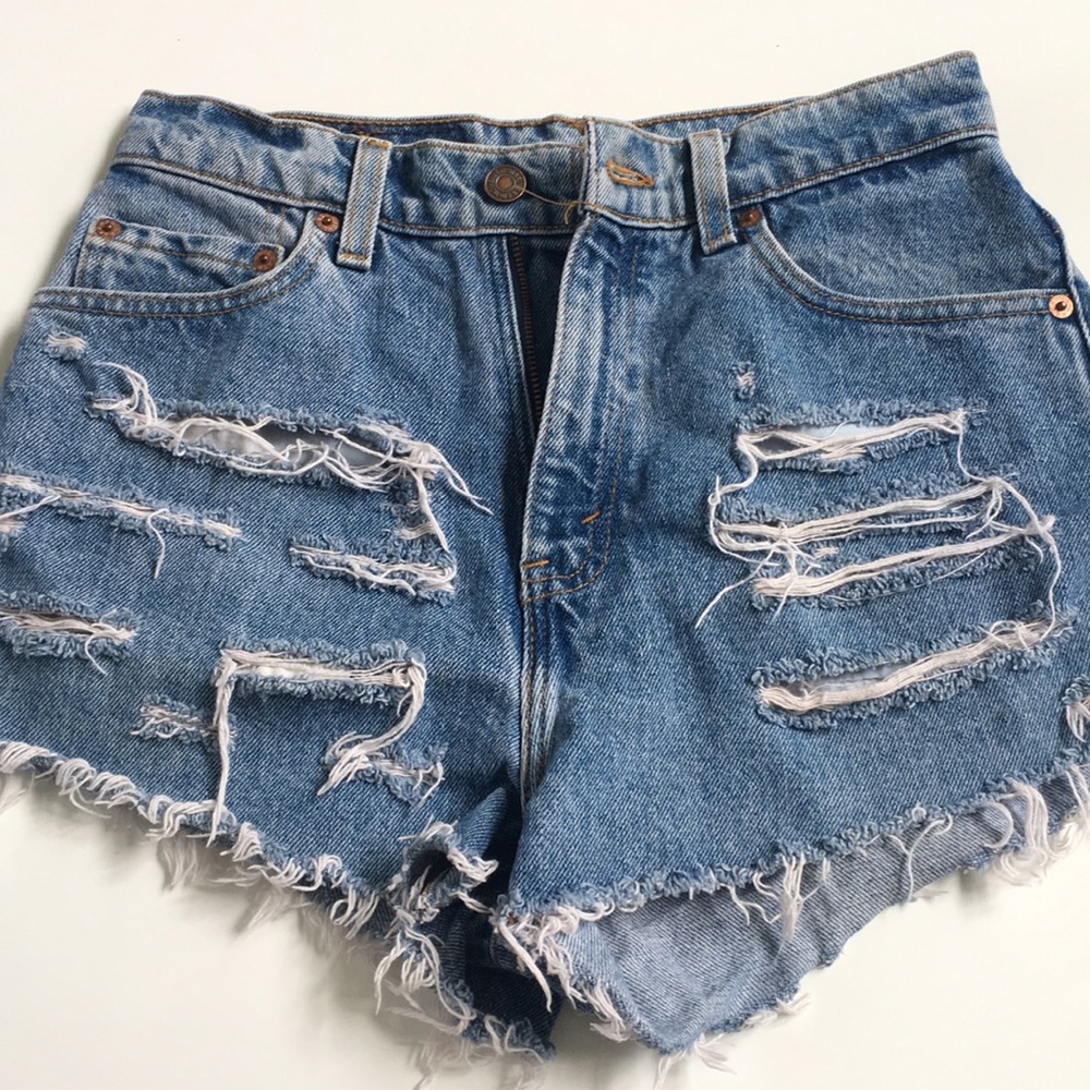 High waisted VINTAGE levis denim shorts